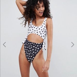 High leg swimsuit in mixed mono polka dot